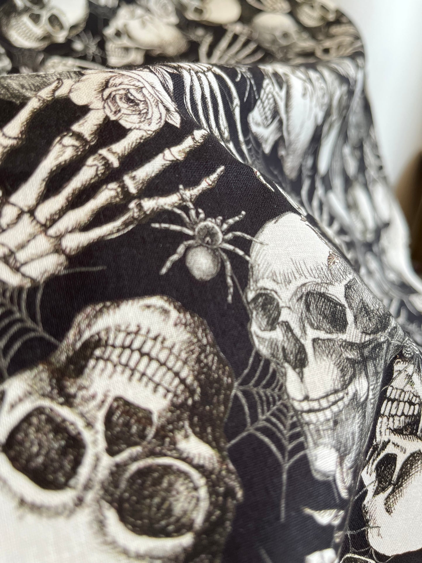 Camisa calaveras venenosas