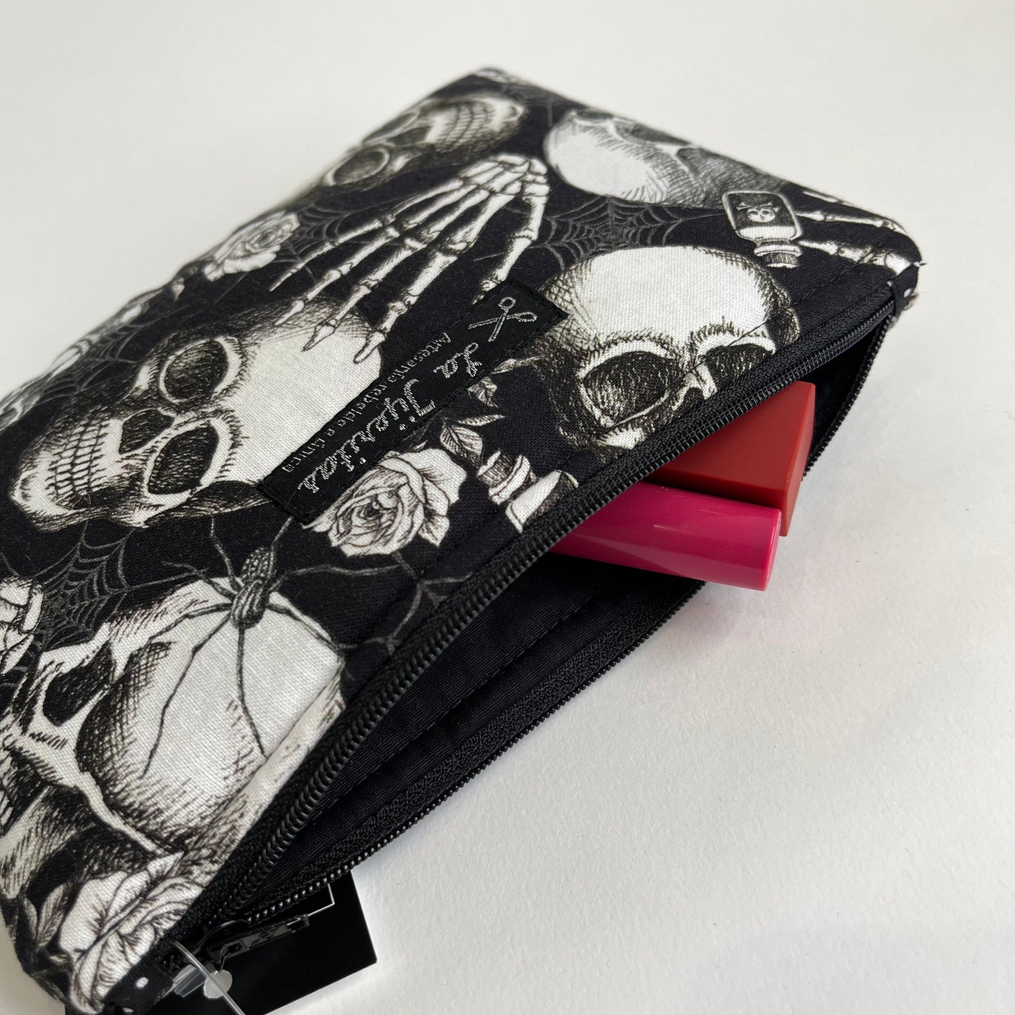 estuche-neceser-regalos-originales-gotico-calaveras-artesanía