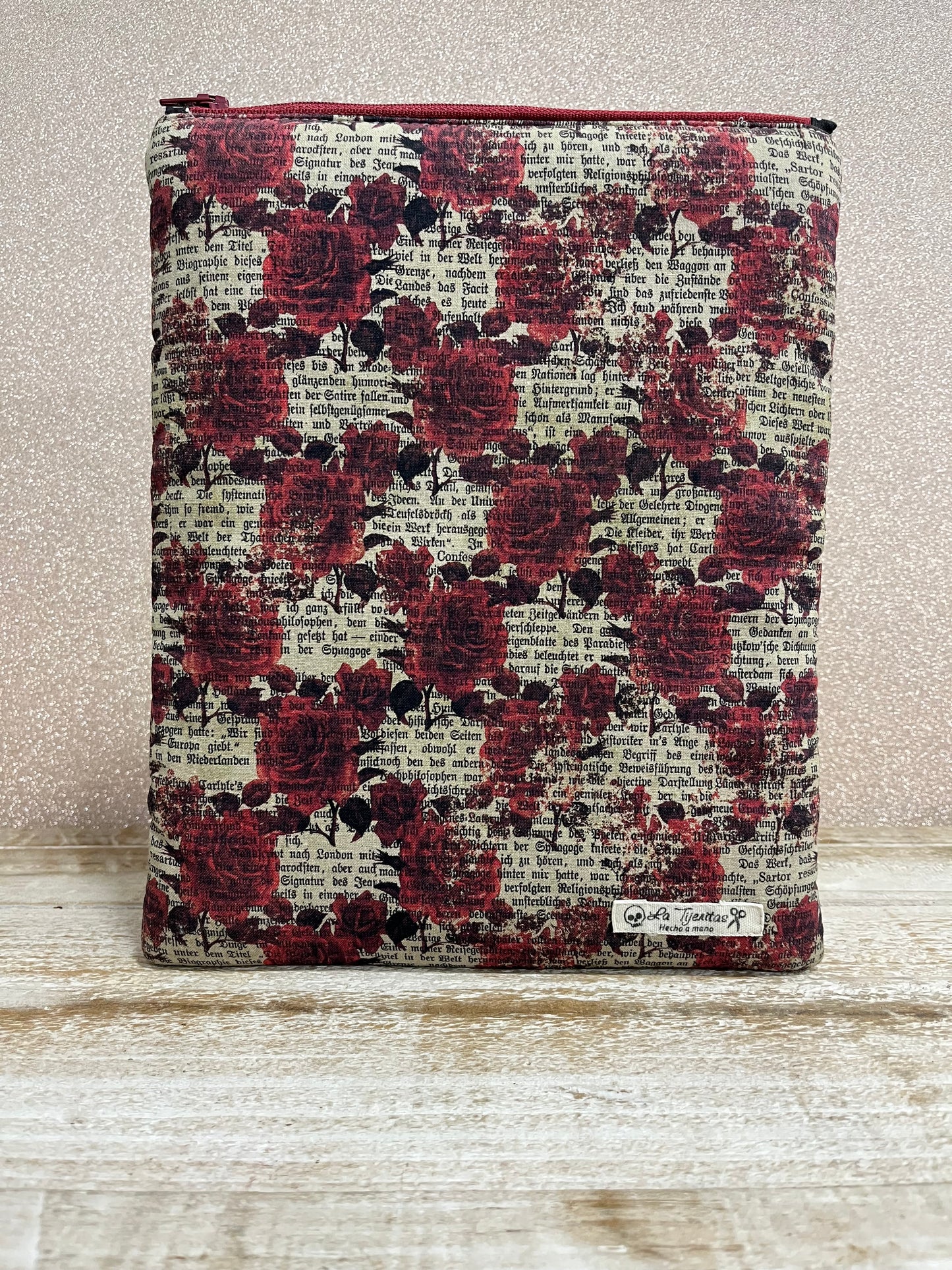 Funda libro rosas y letras