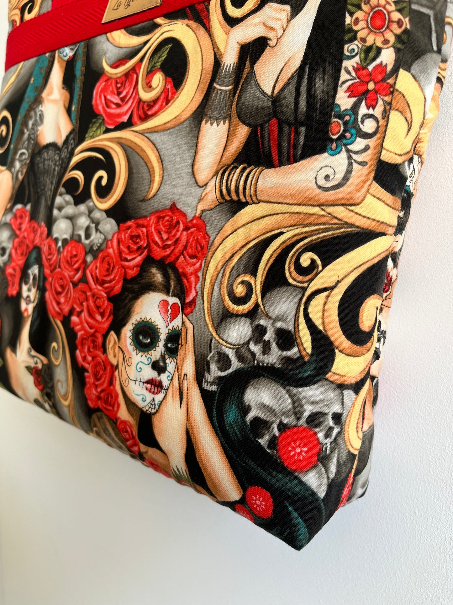 Detalle de la esquina inferior del bolso